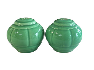 VINTAGE 1930S 1940S HOMER LAUGHLIN RIVIERA TANGO GREEN  SALT &  PEPPER SHAKER