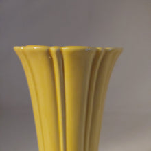 Load image into Gallery viewer, Fiesta Sunflower Post 86 Medium 9-5/8&quot; Vase - Yellow
