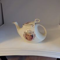 Load image into Gallery viewer, Hall Hook Lid PRINCESS DIANA Teapot China Specialties
