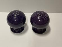 Load image into Gallery viewer, Fiesta Plum Purple Bulb Ball Salt &amp; Pepper Set
