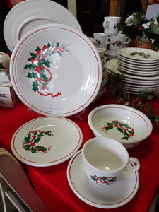 Fiestaware Holly & Ribbon 5 pc Place setting